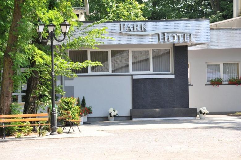 Park Hotel Dobrodzien 外观 照片